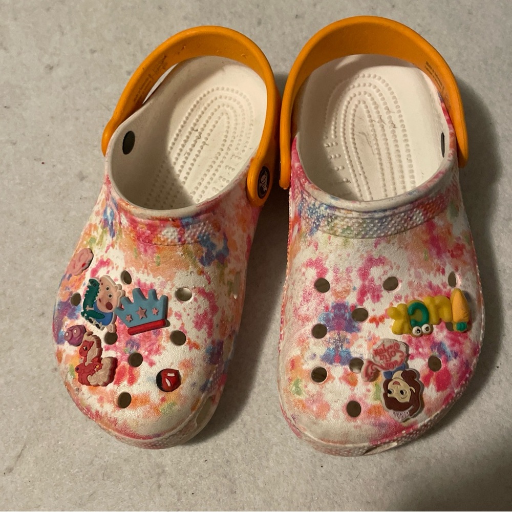 Crocs Tie-Dye Rainbow Comfort Clogs Kids /YSZ 1  Pink Orange Yellow /charms